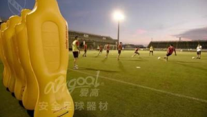 足球充气口是歪着的吗？探究足球充气口的设计奥秘