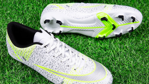 买哪双足球鞋好一点男生