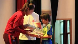 足球生涯:个人是否钟情于在绿茵场上展现表演?