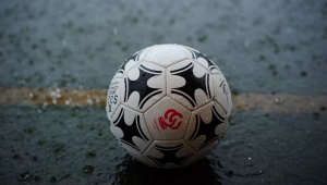 足球遇大雨,大球出现概率几何?