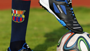 足球大钉鞋颜值比拼:哪双能在绿茵场上脱颖而出成为你的心头好?