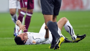 足球比赛流血瞬间算犯规吗？规则判定背后的复杂考量