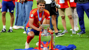 足球用球射人脸是否违法，背后的法律问题值得探讨