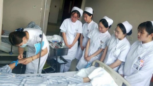 医学生医院见习：这里有足球队吗