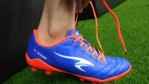 买足球鞋买哪双鞋好看女