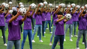 舞蹈生男孩女孩练足球吗