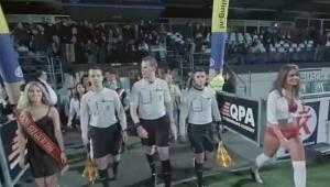 足球美女入场有眼福吗