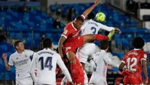 男生经常踢足球会有内伤吗