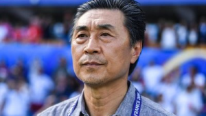 足球守转攻时是否存在越位情况解析