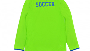 长袖足球服夏天热吗