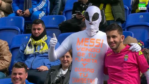 现场看足球比赛,会发放球衣吗