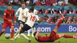 业余足球赛场，假摔行为究竟可不可以？