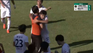 足球换人后对方竟进球?是巧合还是另有隐情