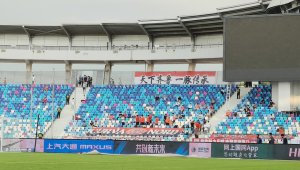 足球球迷全部入场震撼时刻，究竟是哪场比赛引万人齐聚？