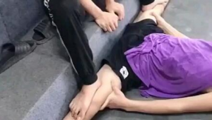 虚拟足球真的不能碰球员吗