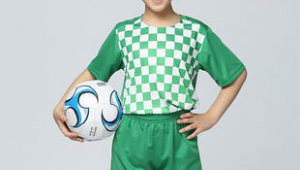 绿色足球服推荐给女生吗?这里有你想要的答案!