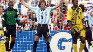 足球金靴金球是真金打造？揭开足坛顶级奖项材质的神秘面纱