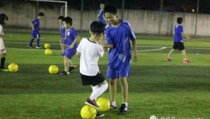 这就是看足球的乐趣吗？激情碰撞、热血沸腾，尽在绿茵赛场