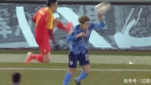 以慢镜头视角审视足球场上的犯规行为究竟如何判定