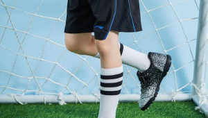 穿足球裤游泳行不行？探讨这一独特着装在泳池中的可行性