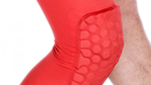 足球护膝推荐，是男生在足球场上的必备用品吗