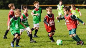 身高高可以踢足球吗？优势与挑战并存的足球之路