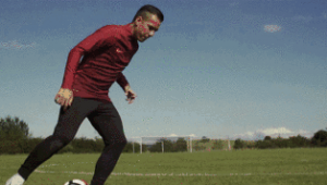 足球踩单车：聚焦脚下，探寻那灵动多变的技艺奥秘