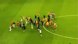 足球被罚下后能否上替补?规则解读与赛场实际情况探讨