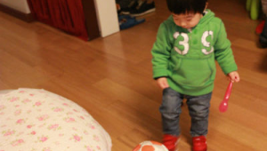 1岁宝宝会喜欢看足球吗？探索低龄萌娃对足球的兴趣奥秘