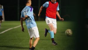 踢完的足球究竟要不要擦？答案可能出乎你意料