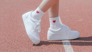 踢足球脚踝不疼吗女生