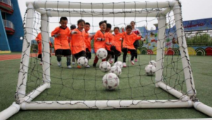 哪类孩子不适合踢足球:身体有疾、缺乏兴趣或无时间投入者