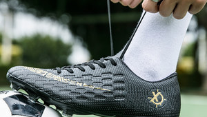 足球比赛中钉鞋能否使用？答案在这里！