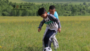 呼伦贝尔足球氛围揭秘：当地踢足球的人多吗？