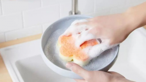 洗足球能用洗洁精吗？这些要点需知晓，关乎足球寿命与性能