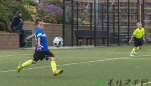 踢足球有必要穿钉鞋吗?全方位解析助你找到答案