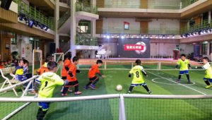 足球场有现场解说吗