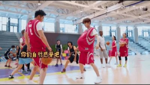 篮球不能打当足球踢吗？这是个值得探讨的问题