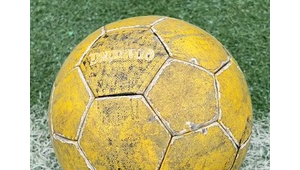 足球踢球后锁门是否犯规，这一争议点你了解吗