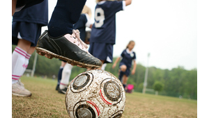 女孩踢足球就是直男？这种刻板印象太荒谬啦