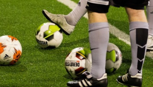 足球装备推荐：适合女生学生的足球相关装备有哪些