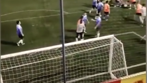 足球比赛中踹断角旗杆是否犯规，你了解吗？