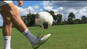 足球颠球要扎马步吗