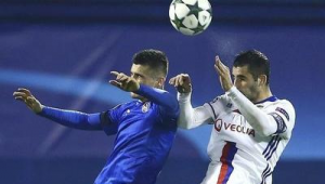 足球4号球员能否胜任边锋位置，答案究竟如何？