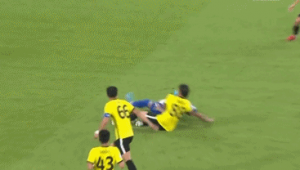 足球从背后铲人犯规吗