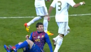 脚踩足球会爆吗？探究这一令人好奇的足球“抗压”疑问