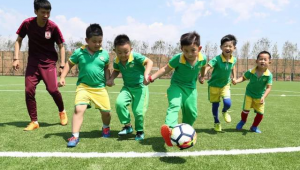 小孩学踢足球先从哪起步？掌握这些基础开启足球之路