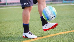 足球垫球时穿足球鞋是否必要