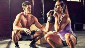 足球哑铃爆发力强吗？探究其在提升足球运动能力方面的真相