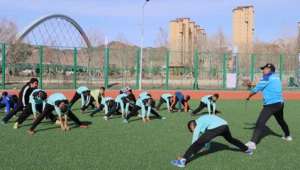 中班踢足球，跑步快对踢足球很重要吗